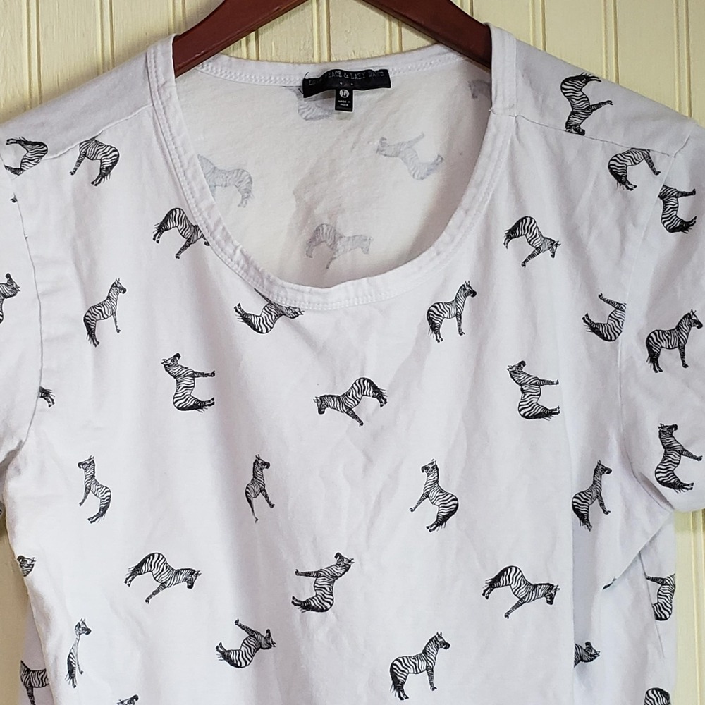 Love Peace & Lazy Days Shirt Womens Large White Zebra Cropped Scoop Neck Top